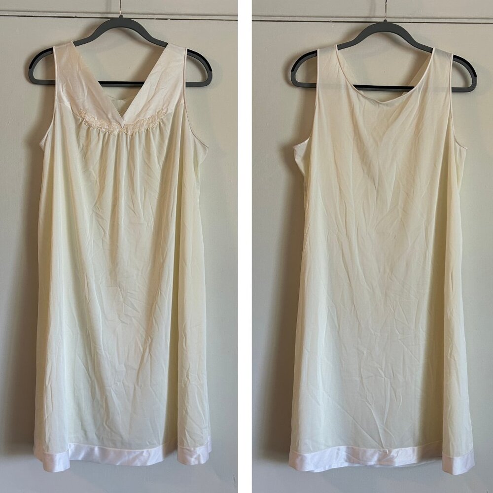 Vintage Vanity Fair Womens Large Nightgown Pale Yellow Nylon USA Made